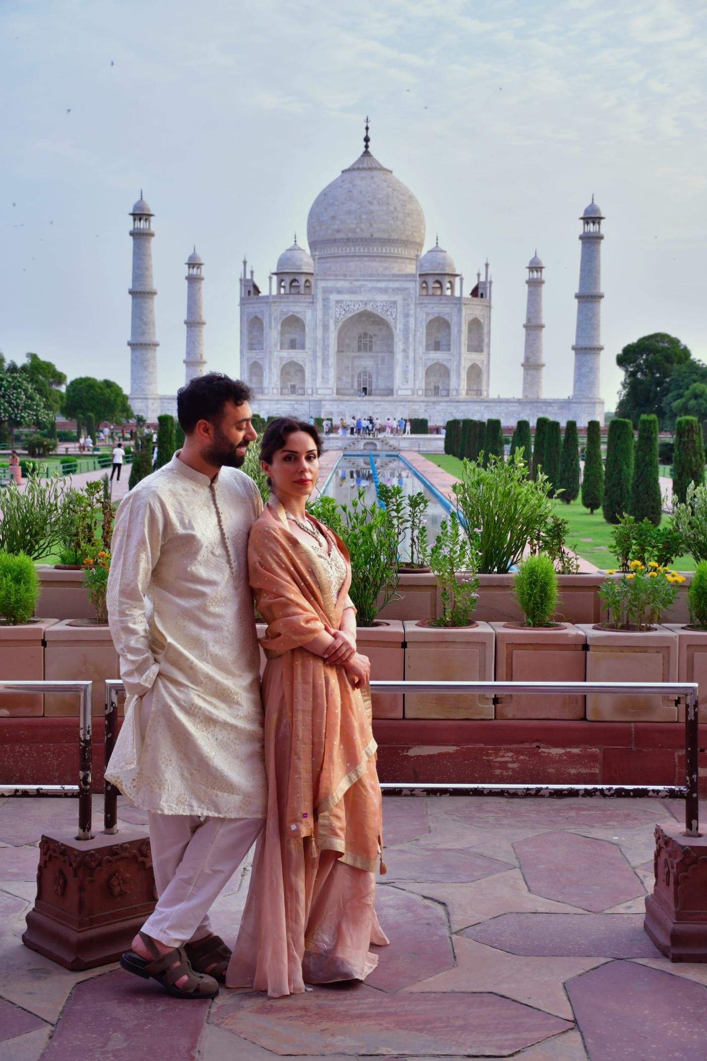A couple photographed at golden hour inside Agra Fort